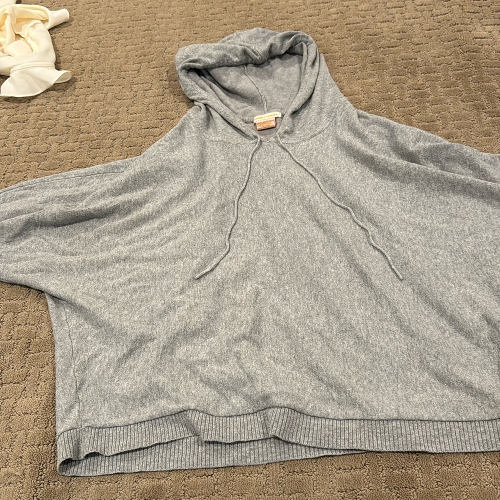 Great grey hooded sweater